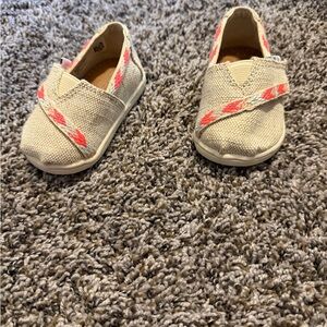 Toms Kids Cream Moccasins with Pink Highlights
